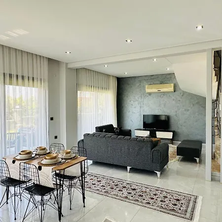 Hotel Davutlarda 4+1 Oezel Bahceli Kiralik Lueks *