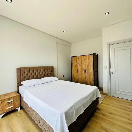 Davutlarda 4+1 Oezel Bahceli Kiralik Lueks Hotel