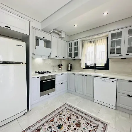 Davutlarda 4+1 Oezel Bahceli Kiralik Lueks Hotel Kusadasi