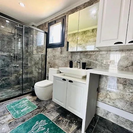 Davutlarda 4+1 Oezel Bahceli Kiralik Lueks * Kuşadası