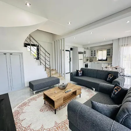 Otel Davutlarda 4+1 Oezel Bahceli Kiralik Lueks Kuşadası