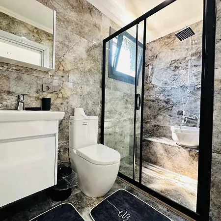 Davutlarda 4+1 Oezel Bahceli Kiralik Lueks Kuşadası