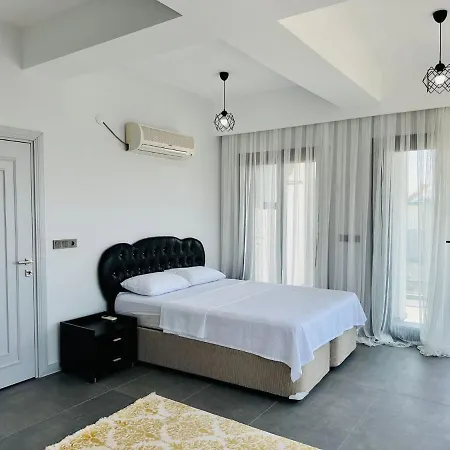 Davutlarda 4+1 Oezel Bahceli Kiralik Lueks Otel Kuşadası